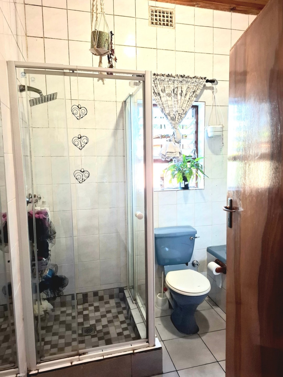 5 Bedroom Property for Sale in Oakdale Western Cape
